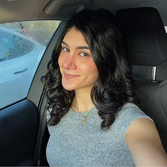 meet your posher: SIHAM - Picture 2 of 3